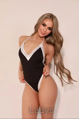 Roberta Caruzzi (23) – Call Girl & Independent Escort Service in Galway - Gallery Photo 2