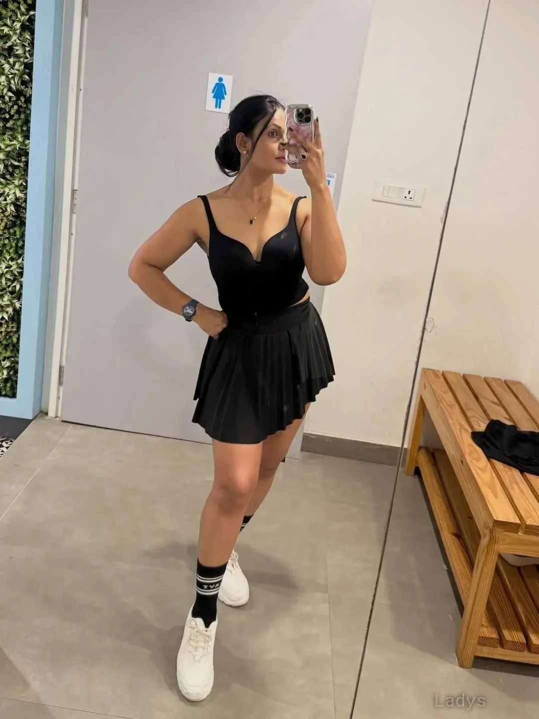 Mokshita (21) – Call Girl & Independent Escort Service in Gāndhīdhām - Gallery Photo 3