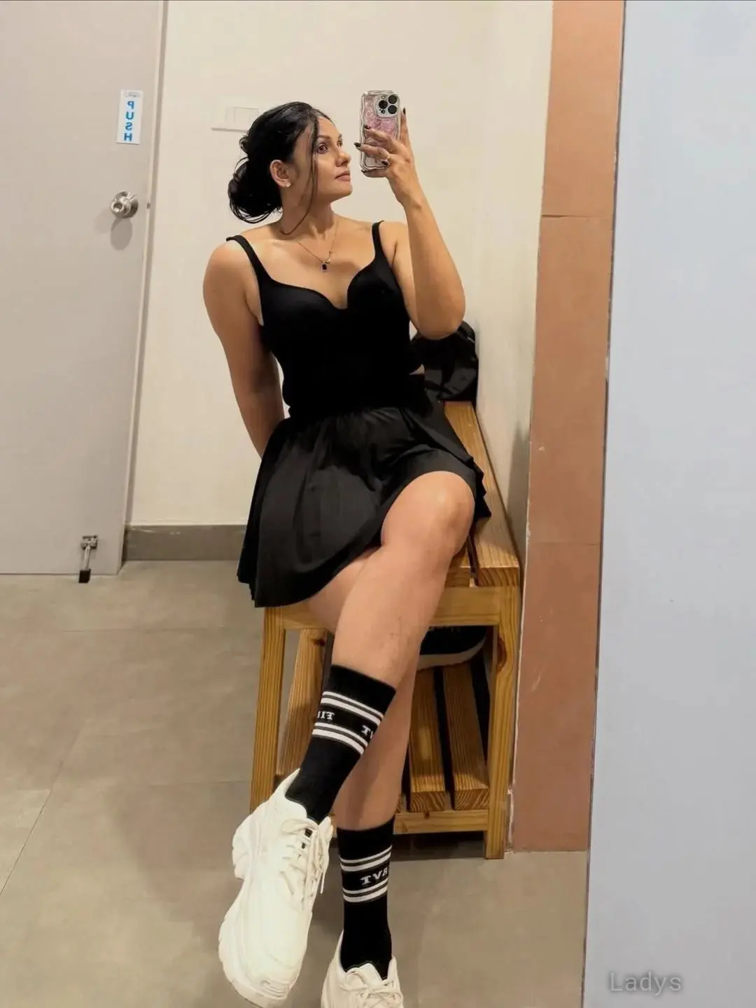 Mokshita (21) – Call Girl & Independent Escort Service in Gāndhīdhām - Gallery Photo 4