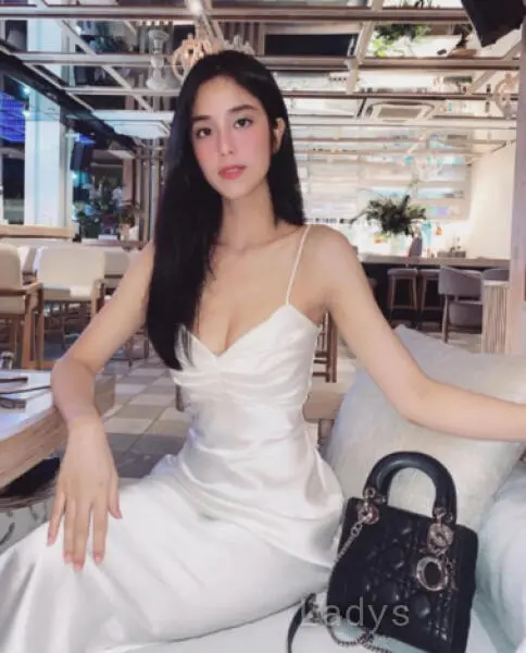 Mina (24) – Call Girl & Independent Escort Service in Genting Highland - Gallery Photo 3