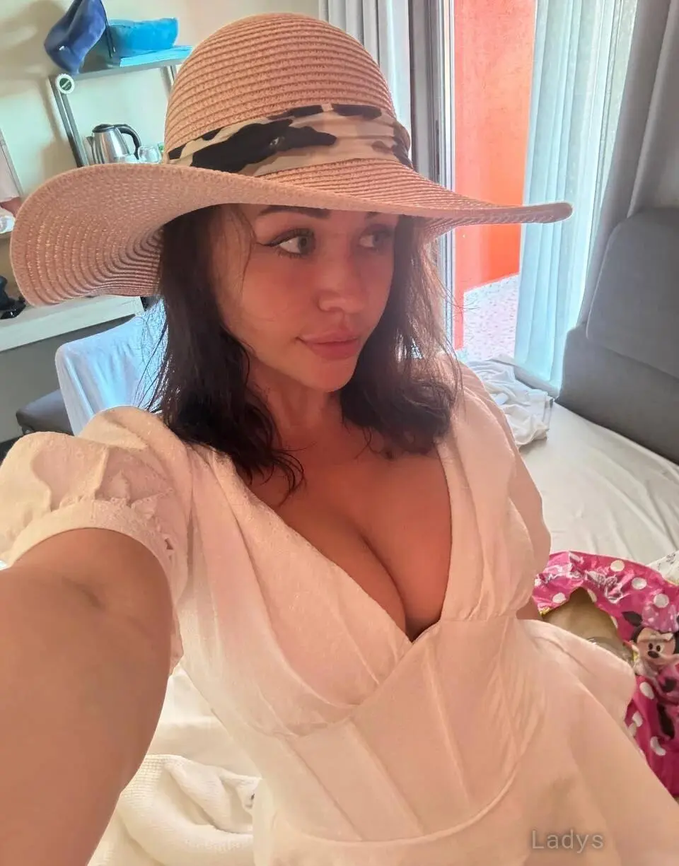 Line (25) – Call Girl & Independent Escort Service in Gibraltar - Gallery Photo 2