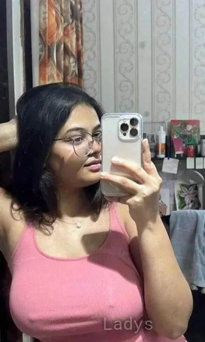 Navya (24) – Call Girl & Independent Escort Service in Glasgow - Gallery Photo 3