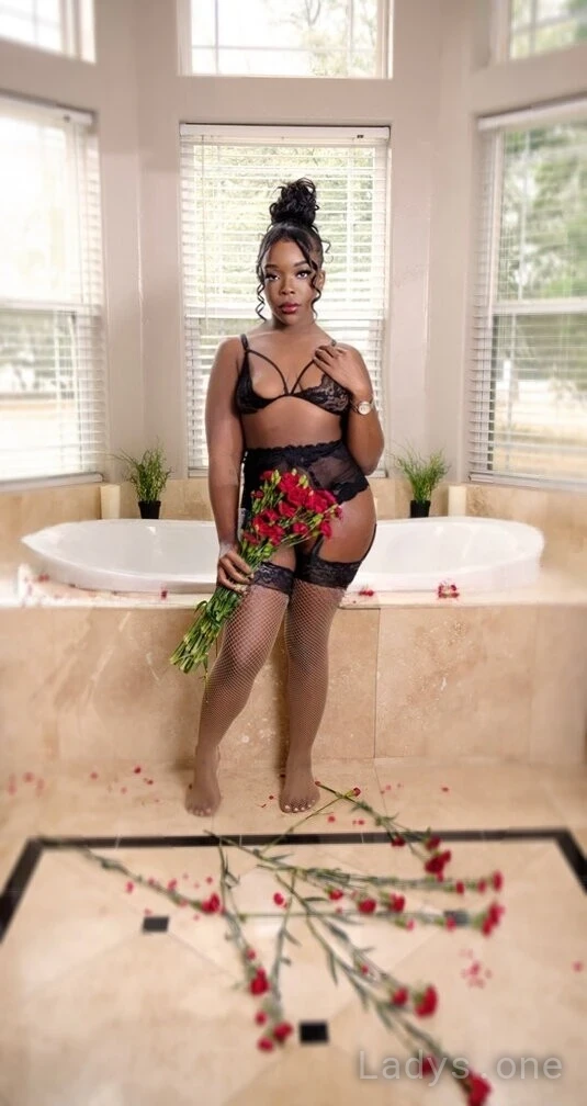 Sasha Simmons (24) – Call Girl & Independent Escort Service in Glendale - Gallery Photo 2