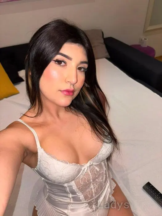 Larissa (24) – Call Girl & Independent Escort Service in Golem - Gallery Photo 3