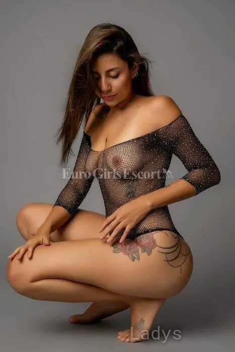 Ashley (30) – Call Girl & Independent Escort Service in Golem - Gallery Photo 3