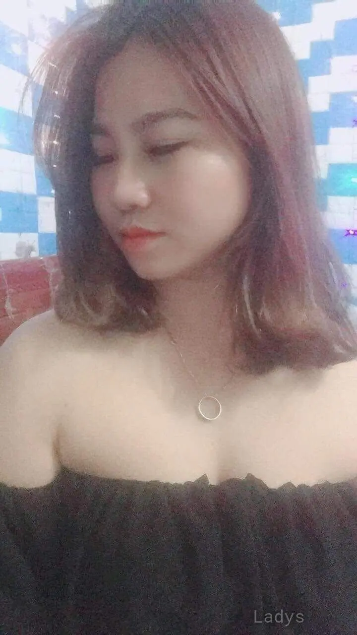 Deira (20) – Call Girl & Independent Escort Service in Golem - Gallery Photo 3