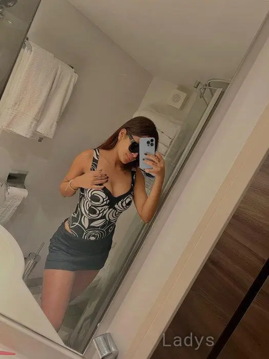 Samantha (27) – Call Girl & Independent Escort Service in Goteborg - Gallery Photo 2