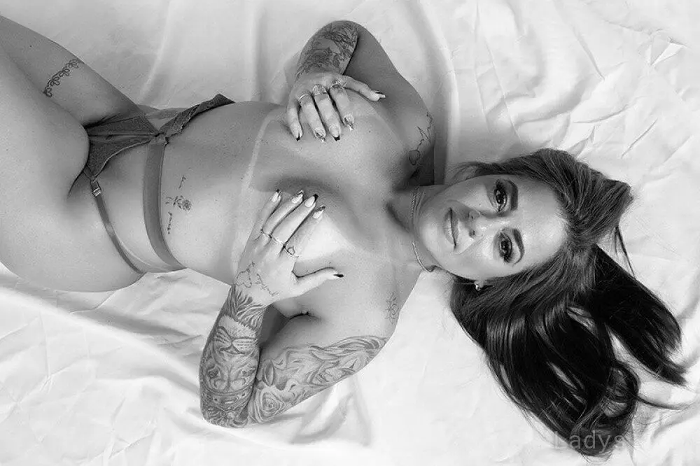 Mell Ferrari (32) – Call Girl & Independent Escort Service in Grenoble - Gallery Photo 2