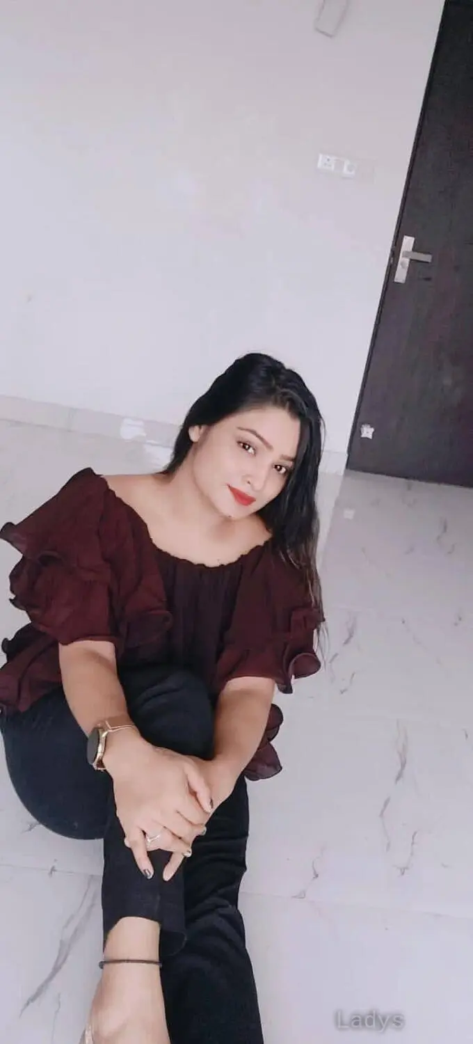Aarohi (25) – Call Girl & Independent Escort Service in Gurgaon - Gallery Photo 6