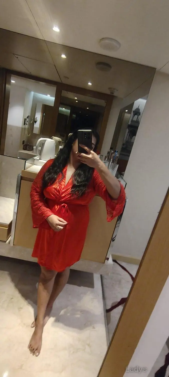 Shreya (27) – Call Girl & Independent Escort Service in Gurgaon - Gallery Photo 2