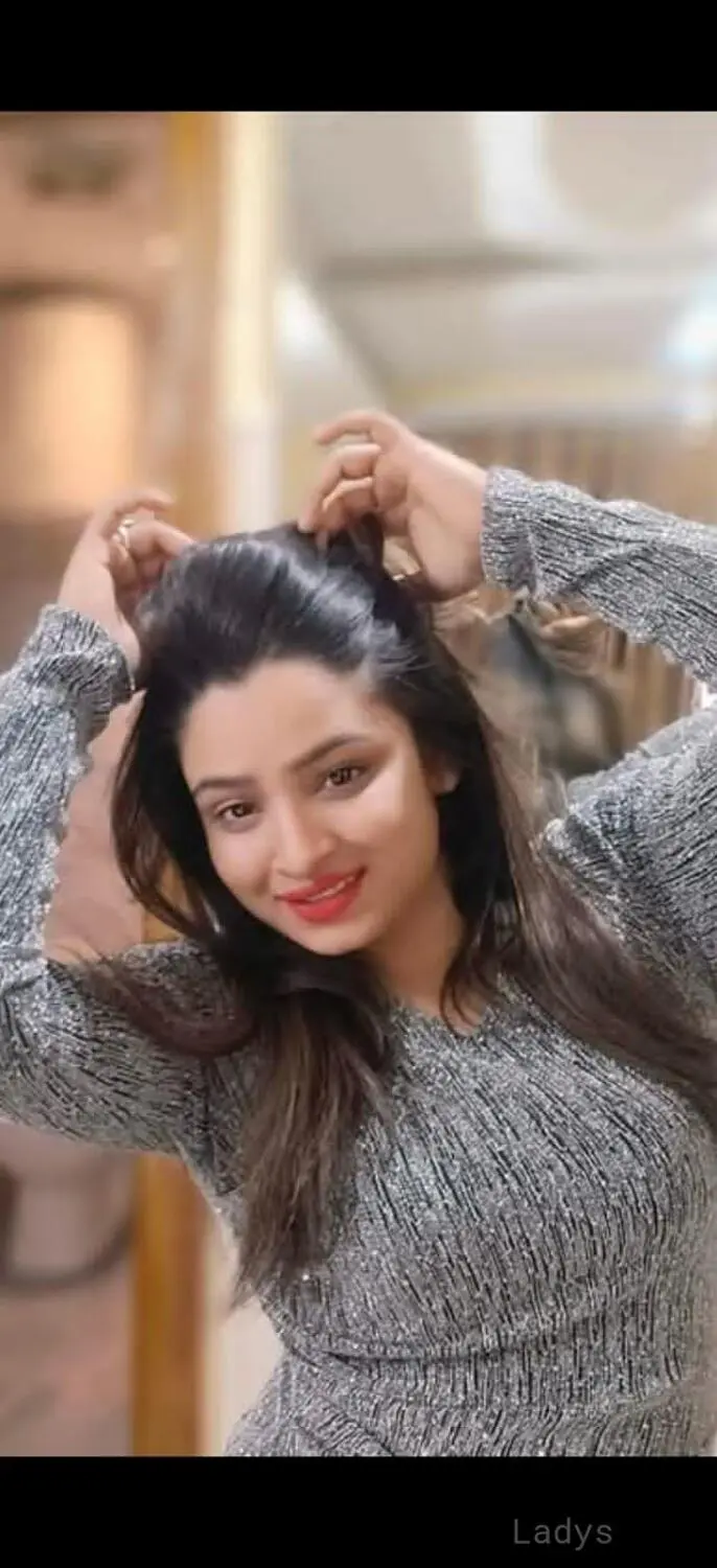 Aarohi (25) – Call Girl & Independent Escort Service in Gurgaon - Gallery Photo 3