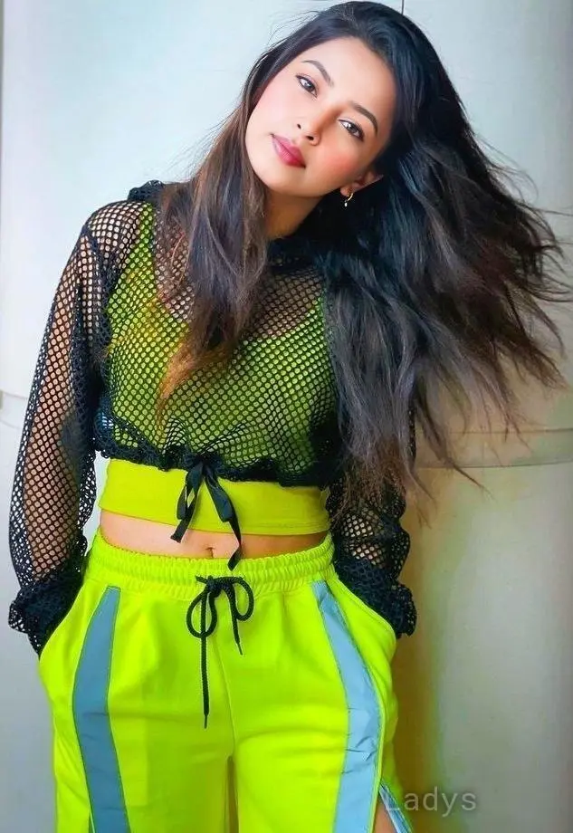 Shivani (19) – Call Girl & Independent Escort Service in Gurgaon - Gallery Photo 4