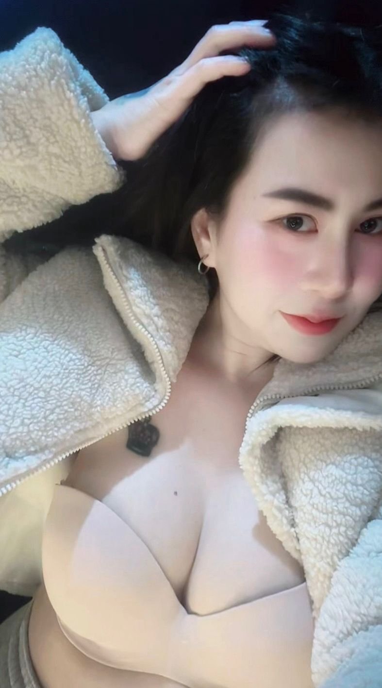 Emmy (27) – Call Girl & Independent Escort Service in Gurgaon - Gallery Photo 3