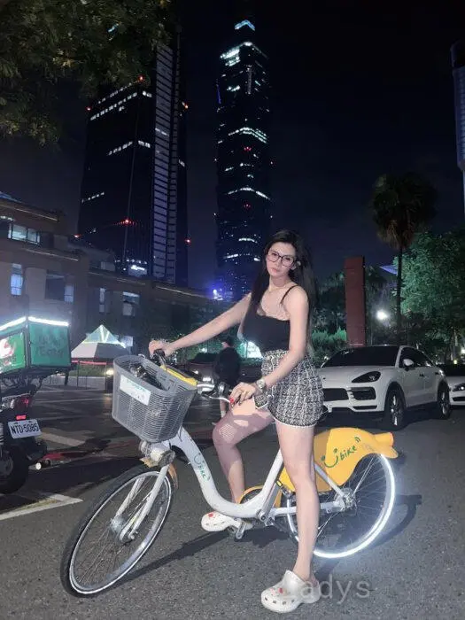 Trixie (23) – Call Girl & Independent Escort Service in Ho Chi Minh City - Gallery Photo 5