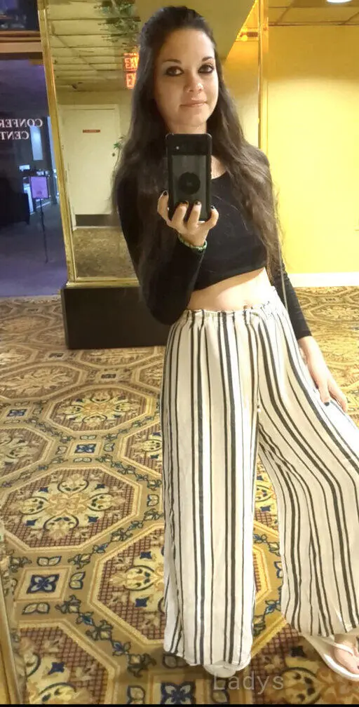 Louise Blair (20) – Call Girl & Independent Escort Service in Honolulu - Gallery Photo 3