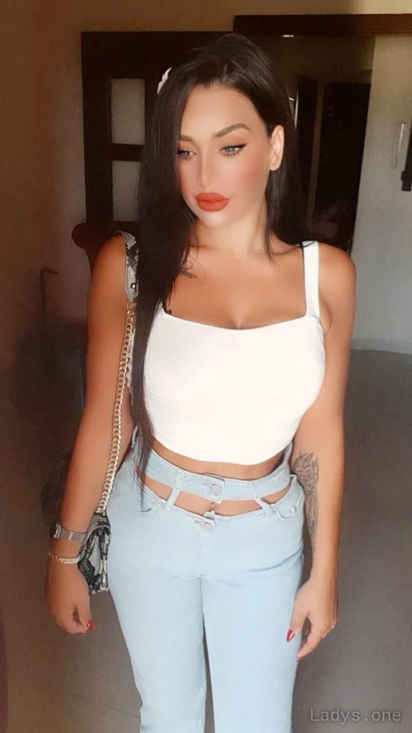 Layal (20) – Call Girl & Independent Escort Service in İzmit - Gallery Photo 3