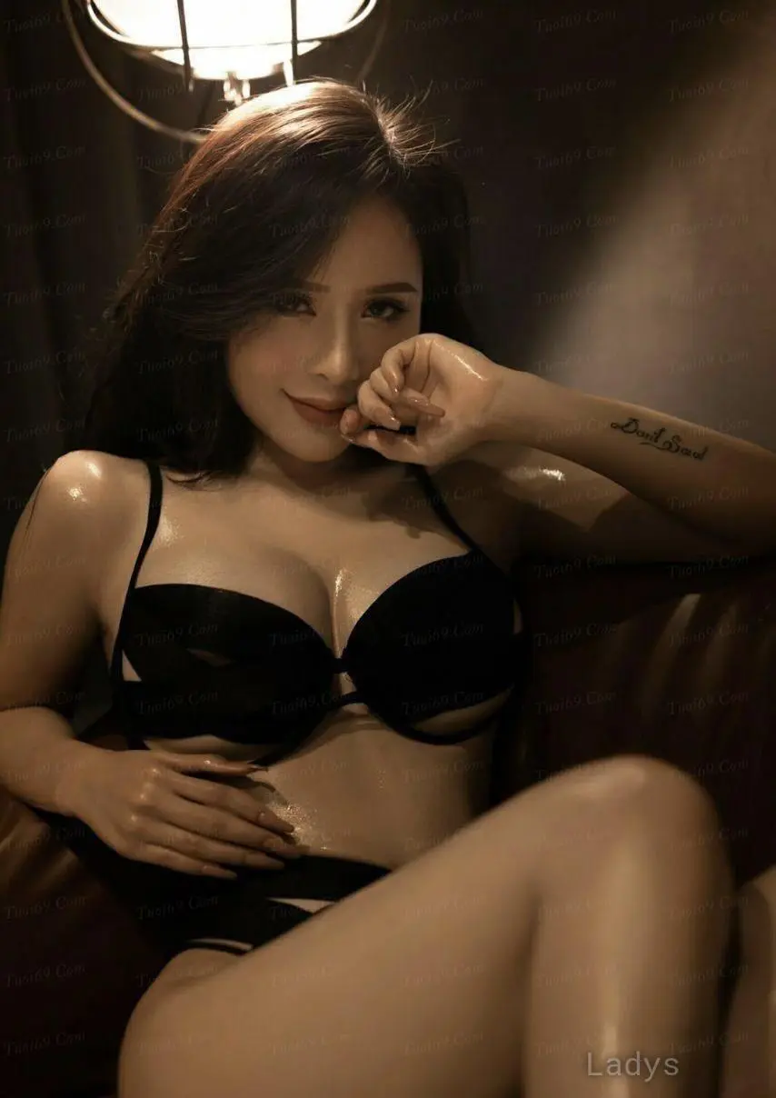 Tina (23) – Call Girl & Independent Escort Service in ‘Ibrī - Gallery Photo 4