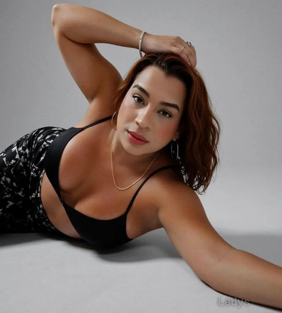 Laura (28) – Call Girl & Independent Escort Service in Toviklin - Gallery Photo 4
