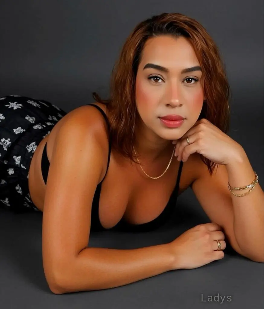 Laura (28) – Call Girl & Independent Escort Service in Toviklin - Gallery Photo 3