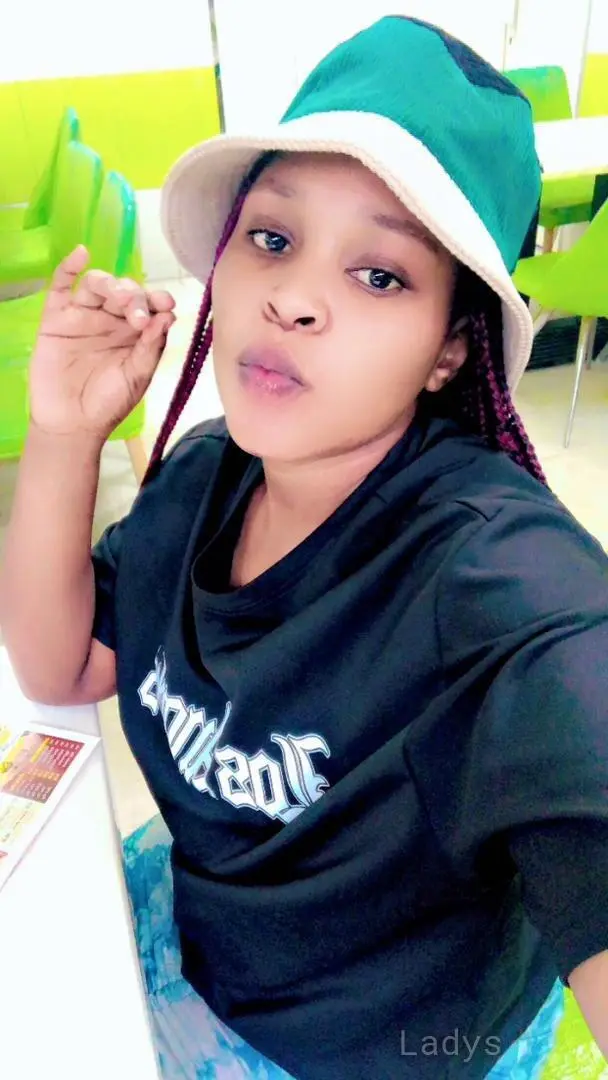 Zora (25) – Call Girl & Independent Escort Service in Indore - Gallery Photo 2