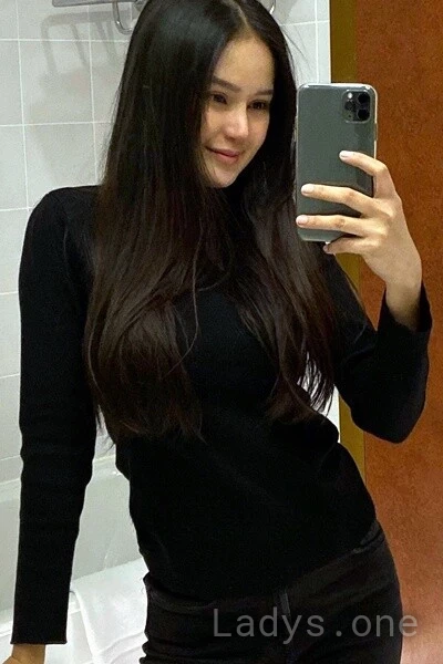 Bella (22) – Call Girl & Independent Escort Service in Ipoh - Gallery Photo 3