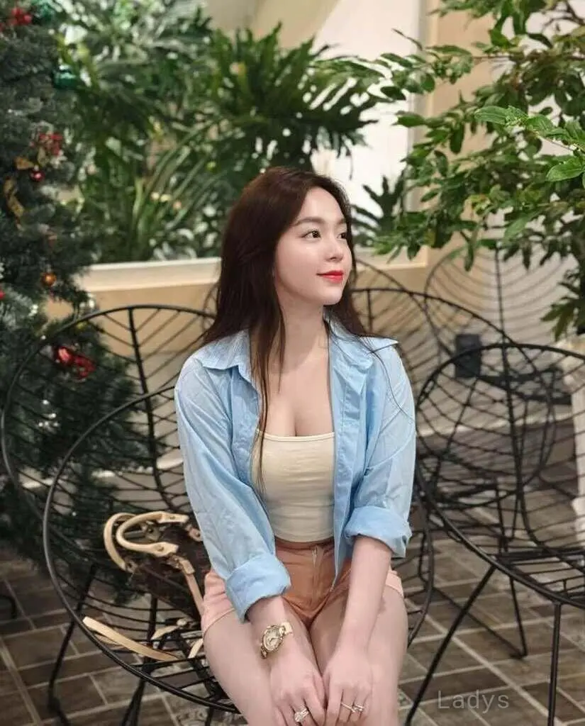 Frida (19) – Call Girl & Independent Escort Service in Ipoh - Gallery Photo 5