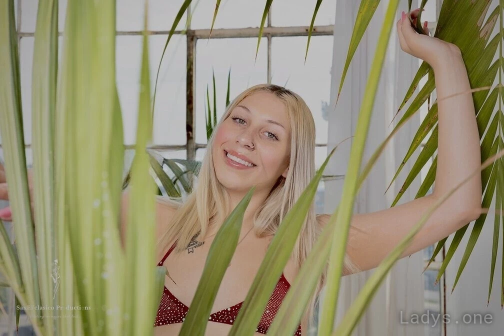 Daisy (21) – Call Girl & Independent Escort Service in Irvine - Gallery Photo 4