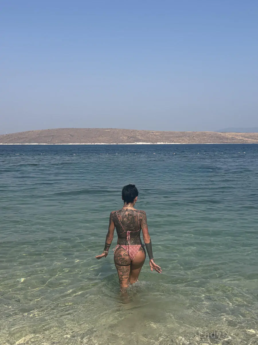 Ezg (28) – Call Girl & Independent Escort Service in Istanbul - Gallery Photo 3