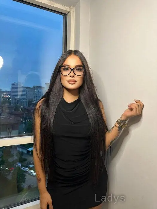 Hilal (23) – Call Girl & Independent Escort Service in İzmir - Gallery Photo 2