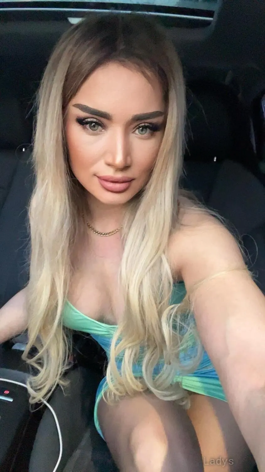 Vika (21) – Call Girl & Independent Escort Service in İzmir - Gallery Photo 3