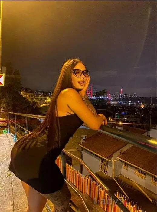 Hilal (23) – Call Girl & Independent Escort Service in İzmir - Gallery Photo 3