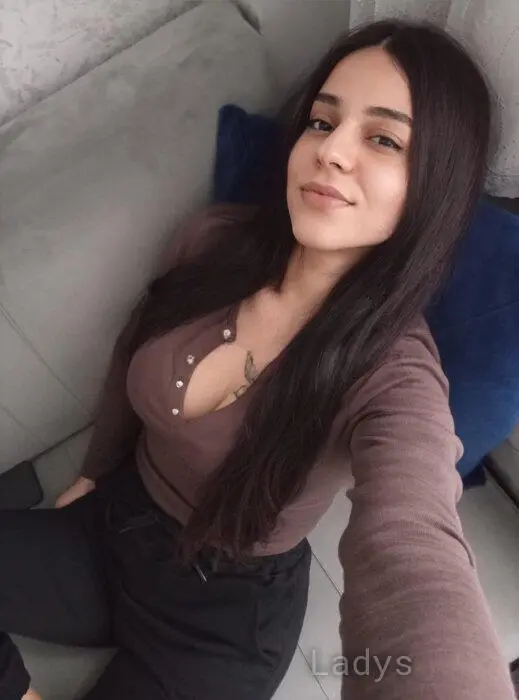 Nazl (19) – Call Girl & Independent Escort Service in İzmir - Gallery Photo 2