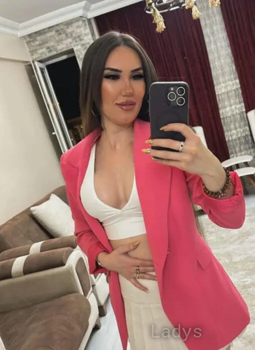 Lena (26) – Call Girl & Independent Escort Service in İzmir - Gallery Photo 3