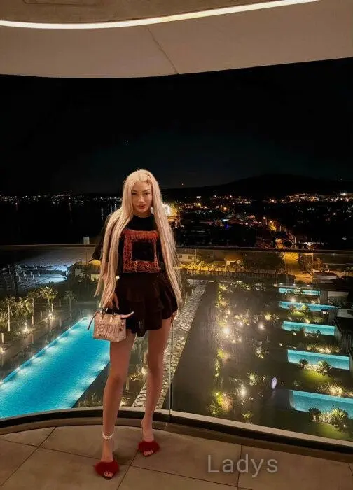 Elissa (21) – Call Girl & Independent Escort Service in İzmir - Gallery Photo 2