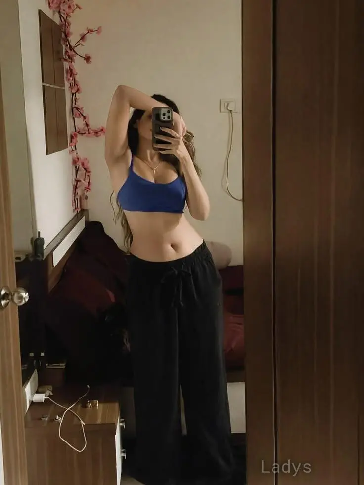 Niharika (21) – Call Girl & Independent Escort Service in Jammu - Gallery Photo 4