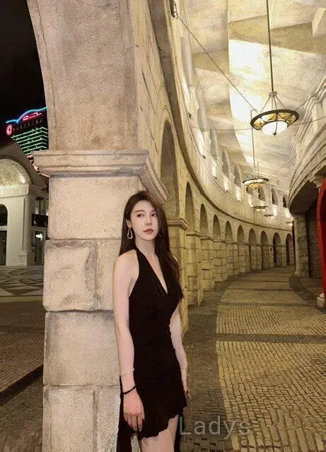Lisa (25) – Call Girl & Independent Escort Service in Jilin - Gallery Photo 4