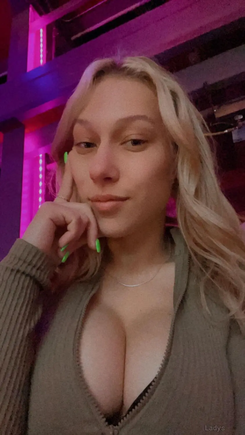 Kym (27) – Call Girl & Independent Escort Service in Joliet - Gallery Photo 2