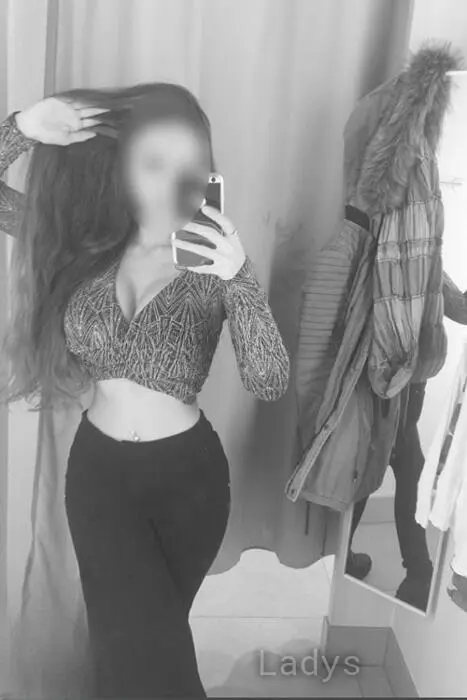 Simona (28) – Call Girl & Independent Escort Service in Köln - Gallery Photo 2