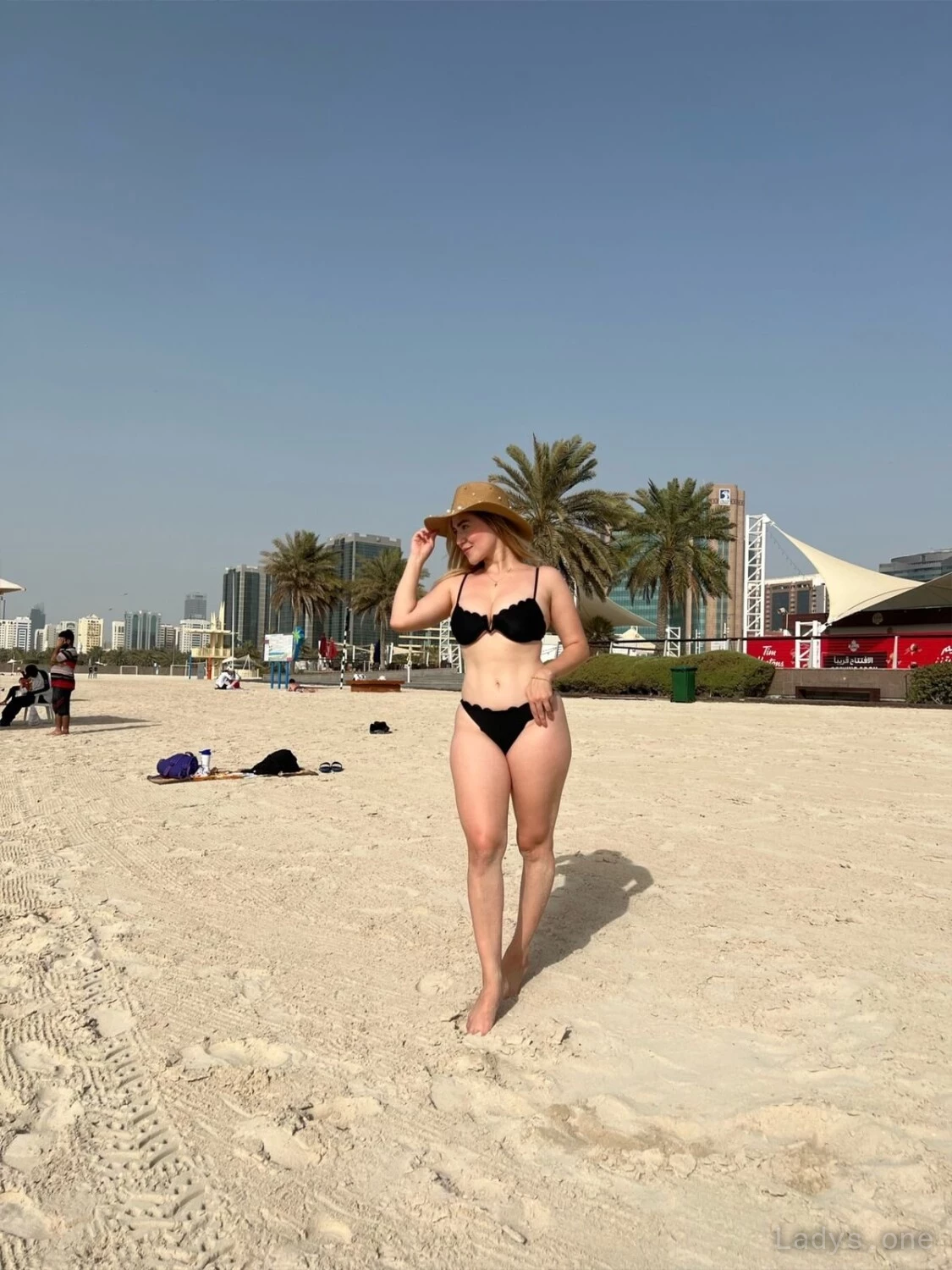 Mimi (25) – Call Girl & Independent Escort Service in Kalbā - Gallery Photo 3