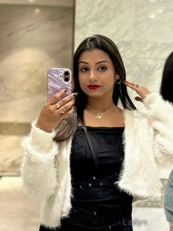 Ella (22) – Call Girl & Independent Escort Service in Kanpur - Gallery Photo 4