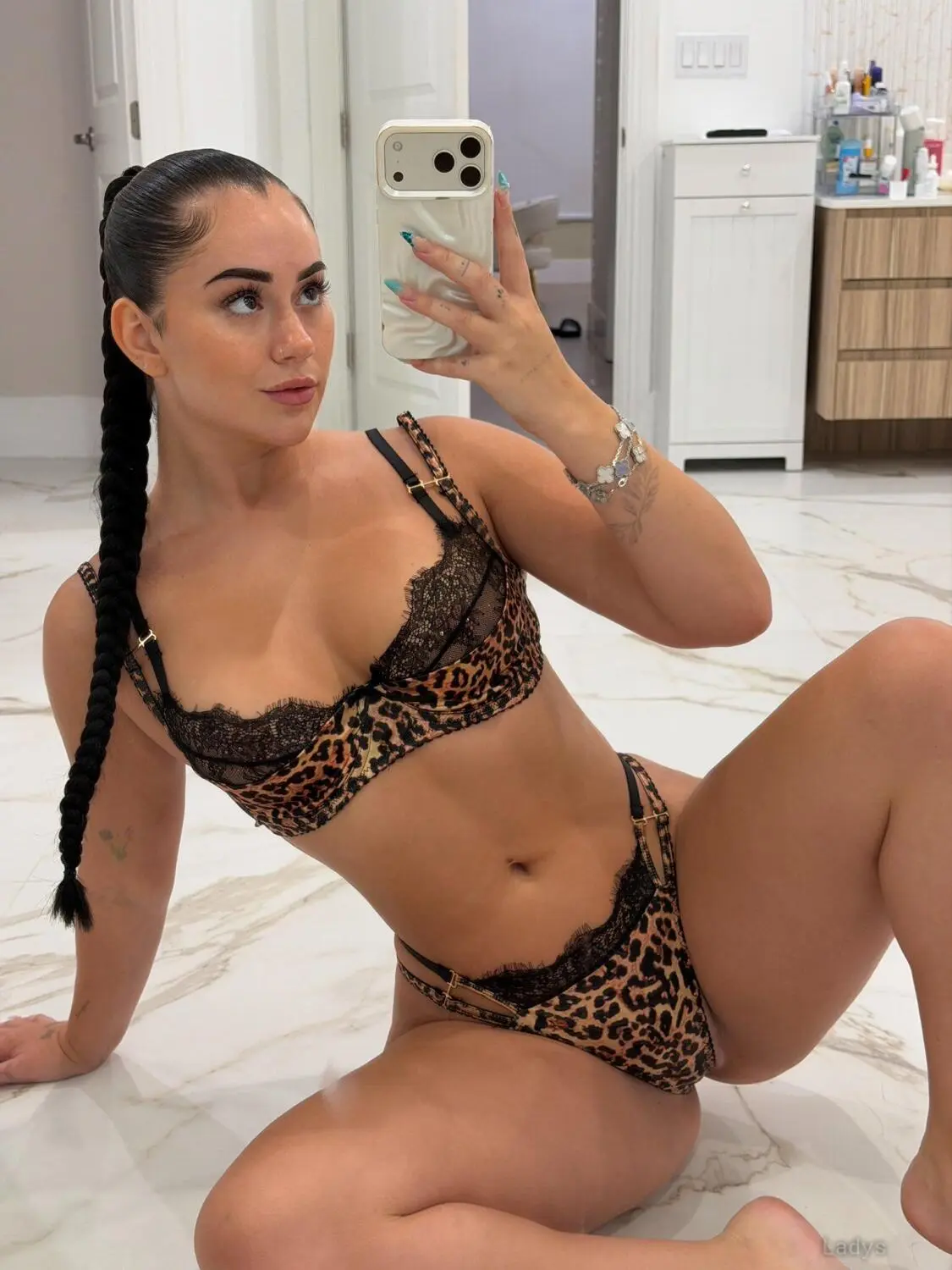 Sarah (26) – Call Girl & Independent Escort Service in Kateríni - Gallery Photo 3