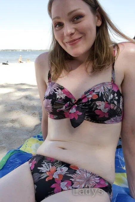 Laura (24) – Call Girl & Independent Escort Service in Katowice - Gallery Photo 4