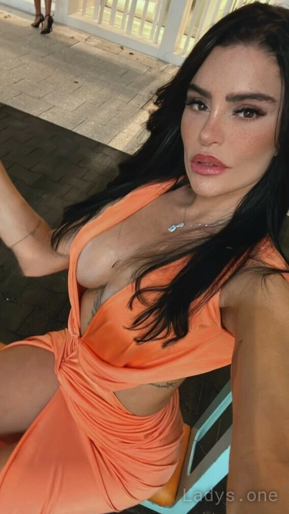 Bella (29) – Call Girl & Independent Escort Service in Kenosha - Gallery Photo 3