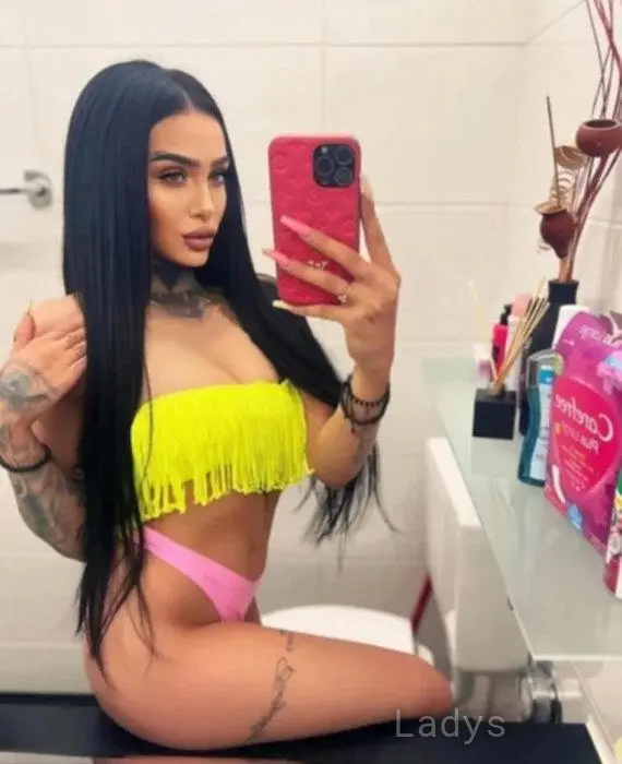Ellie (22) – Call Girl & Independent Escort Service in Kent - Gallery Photo 4