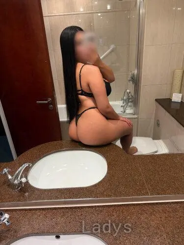 Megan (27) – Call Girl & Independent Escort Service in Killarney - Gallery Photo 2