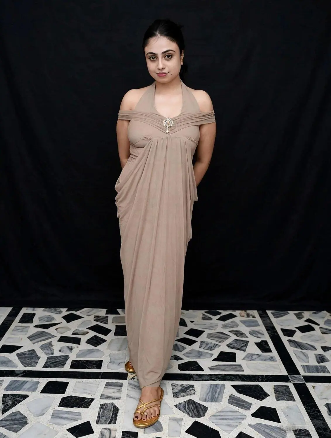 Mahira (24) – Call Girl & Independent Escort Service in Kolkata - Gallery Photo 3