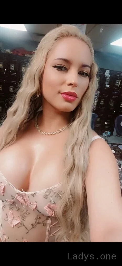 Bella (25) – Call Girl & Independent Escort Service in La Crosse - Gallery Photo 4