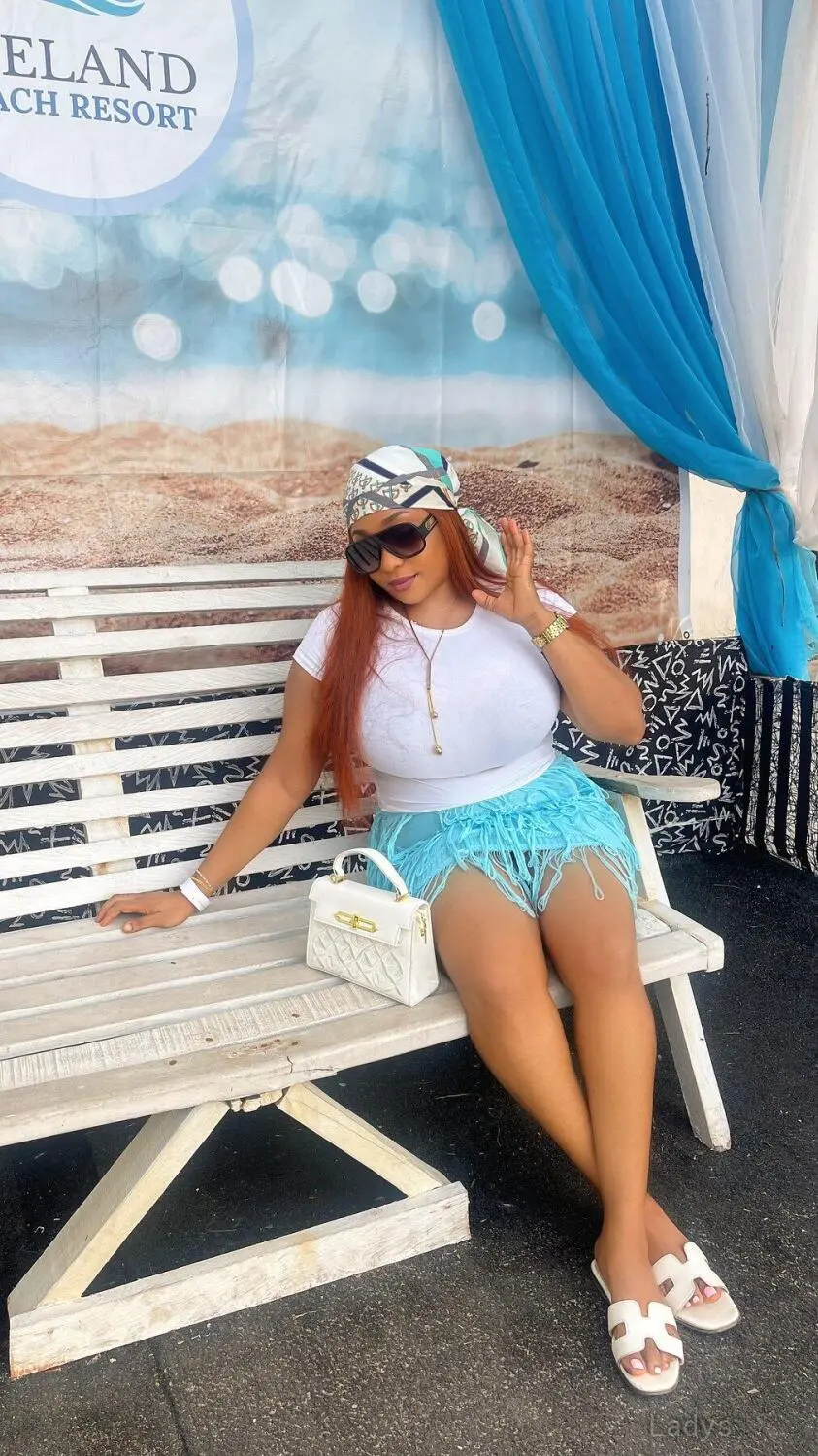 Rina (27) – Call Girl & Independent Escort Service in Lagos - Gallery Photo 4