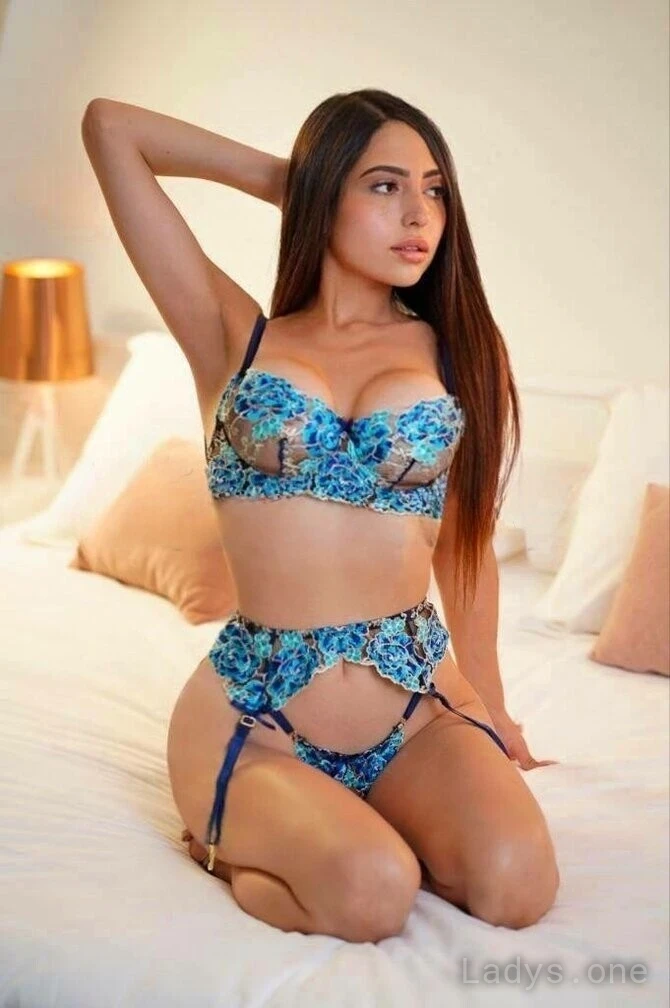 Samantha (23) – Call Girl & Independent Escort Service in Laguna Beach - Gallery Photo 3