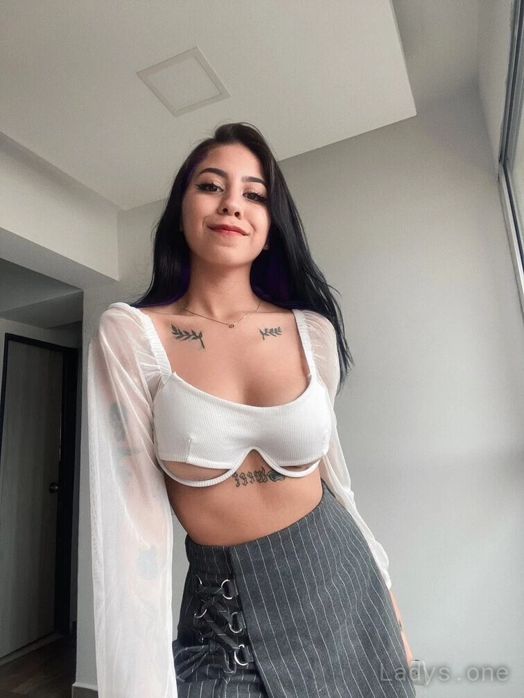 Crystal Vali (21) – Call Girl & Independent Escort Service in Lake Forest - Gallery Photo 4
